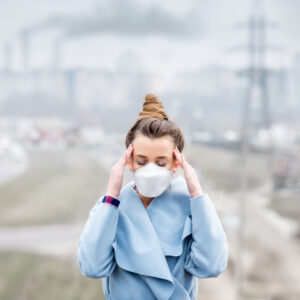 young-woman-protective-mask-feeling-bad-city-with-air-pollution-from-traffic-manufacturing-smog-concept